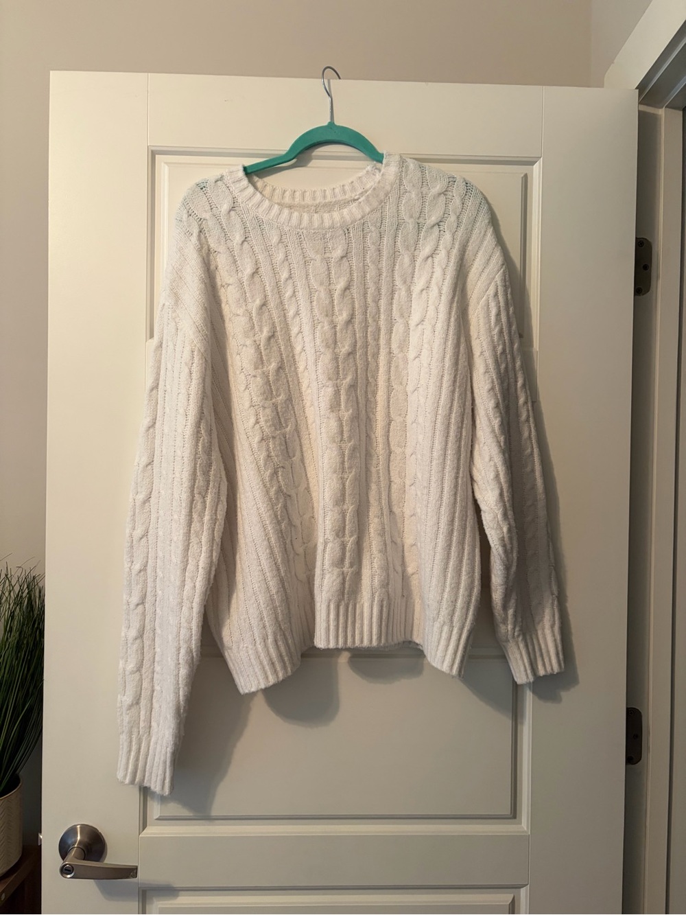 Hollister Cream Cable Knit Crewneck Sweater